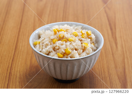 美味しそうなとうもろこしご飯 美味しそうなとうもろこしご飯 127966220