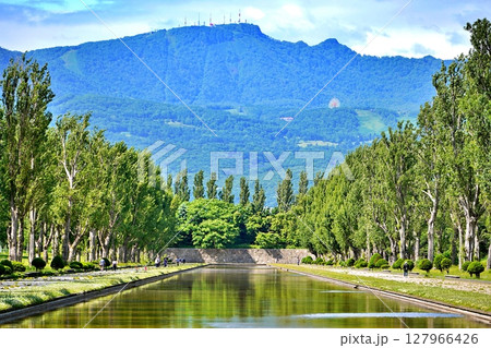 手稲山を望む前田森林公園の絶景 手稲山を望む前田森林公園の絶景 127966426