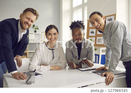 International company, teamwork, brainstorming concept 127966585