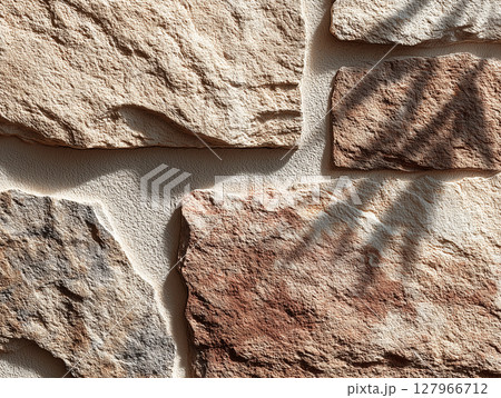 自然石の壁に植物の影が落ちる穏やかな風景 自然石の壁に植物の影が落ちる穏やかな風景 127966712