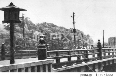 古写真　1932年　東京　赤坂見附の弁慶橋 127971888