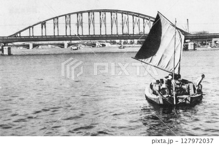 古写真 1932年 東京 隅田川に架かる総武線隅田川橋梁と蔵前橋 古写真 1932年 東京 隅田川に架かる総武線隅田川橋梁と蔵前橋 127972037