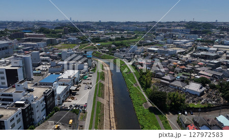 鶴見川と青砥町･川和町の町並み（空撮） - 横浜市緑区･都築区,日本 127972583