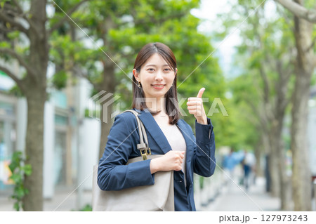 女性　ビジネス	 127973243