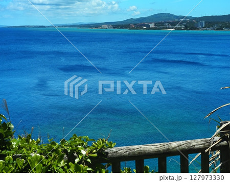 沖縄県恩納村 真栄田岬の崖から眺める絶景 沖縄県恩納村 真栄田岬の崖から眺める絶景 127973330