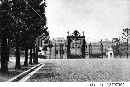 古写真 1932年 東京 迎賓館赤坂離宮の正門 古写真 1932年 東京 迎賓館赤坂離宮の正門 127973654