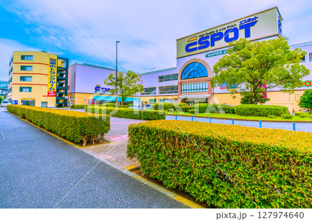 日本の横浜都市景観 7月。地下鉄 北新横浜駅前のエスポット新横浜などを望む＝令和7年7月2日 127974640