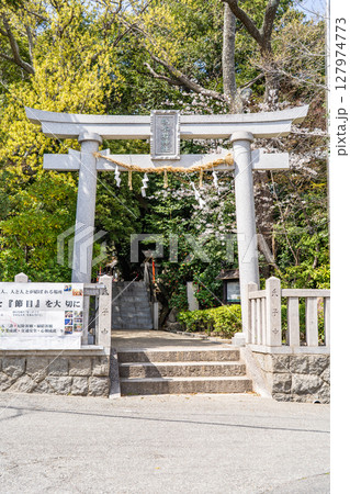 泣き相撲の越木岩神社（子宝、安産祈願の神）鳥居（御神体は甑岩）　西宮市甑岩町 127974773