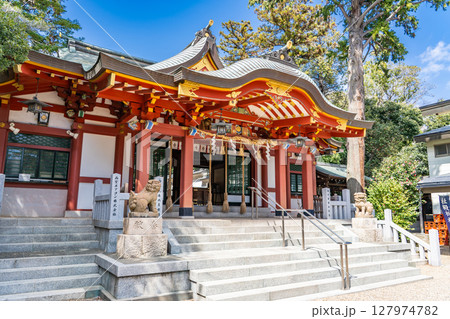 泣き相撲の越木岩神社（子宝、安産祈願の神）拝殿（御神体は甑岩）　西宮市甑岩町 127974782