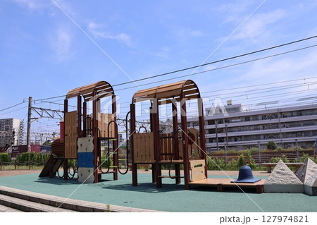 新川崎ふれあい公園の機関車遊具(神奈川県川崎市幸区) 新川崎ふれあい公園の機関車遊具(神奈川県川崎市幸区) 127974821