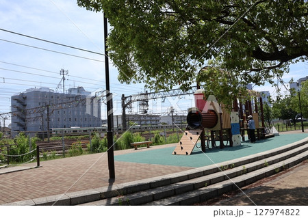 新川崎ふれあい公園の機関車遊具（神奈川県川崎市幸区） 127974822