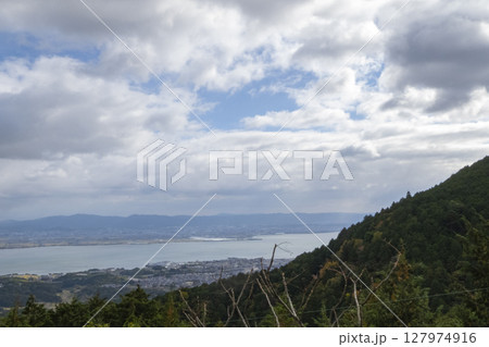 滋賀県比叡山の紅葉 滋賀県比叡山の紅葉 127974916