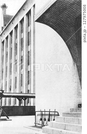 古写真　1932年　東京　大手町の東京中央電信局 127975008