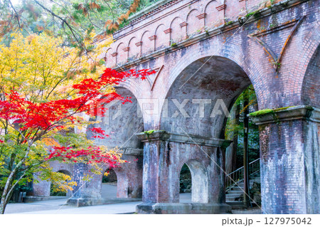 紅葉の南禅寺　琵琶湖疏水 127975042