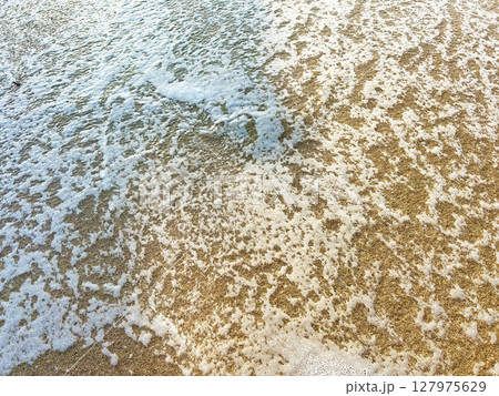 穏やかな波 127975629
