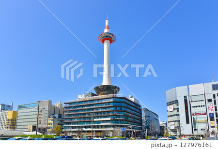 京都タワーと街並み 127976161