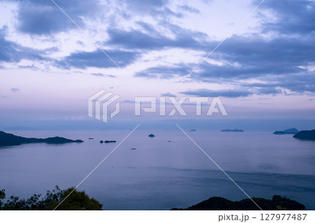 高見山展望台から望む瀬戸内海の島々　広島県尾道市 127977487