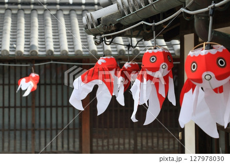 金魚提灯　柳井市の伝統工芸品　観光地の町並み 127978030