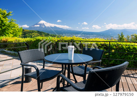 Coffee cup on table with view of mount fuji, Shizuoka, Japan 127979150