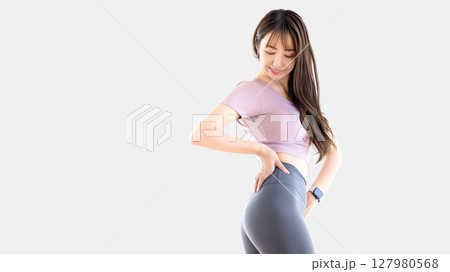 ボディラインをチェックする女性 127980568