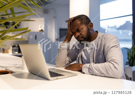 African american man at the laptop in a coworking area 127985126