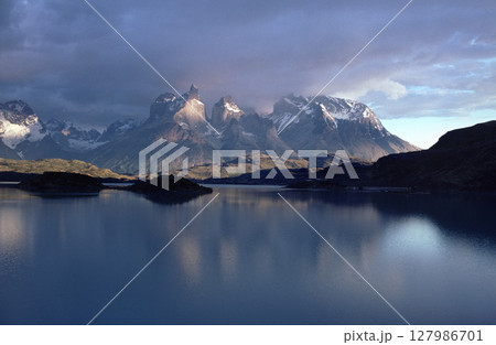 Lago Pehoe, Torres del Paine National Park, Patagonia, Chile, South America 127986701