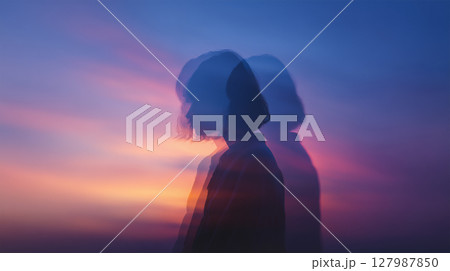 幻想的なシルエットと記憶の残像 127987850
