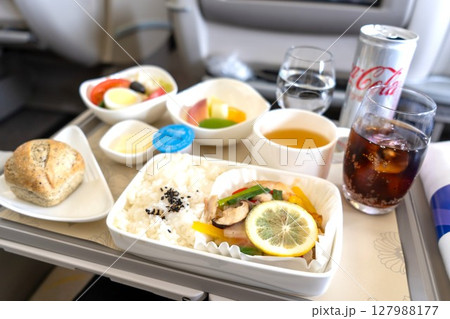 アシアナ航空のビジネスクラス機内食 アシアナ航空のビジネスクラス機内食 127988177