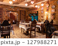 バクーの伝統的なレストラン内装 127988271