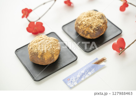 美味しそうな和菓子 127988463