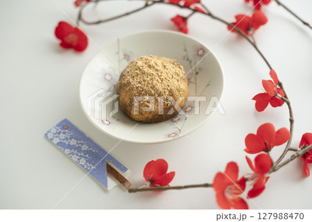 美味しそうな和菓子 127988470