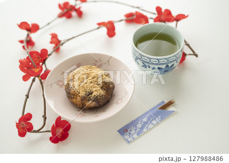 美味しそうな和菓子 127988486