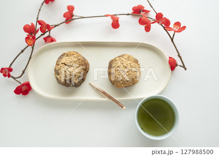 美味しそうな和菓子 127988500