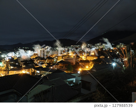夜の静脈 ― 鉄輪温泉 湯けむりと灯の地形 夜の静脈 ― 鉄輪温泉 湯けむりと灯の地形 127988539