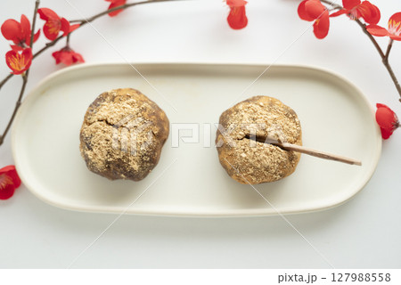 美味しそうな和菓子 127988558