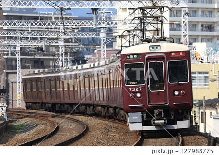 【阪急】7300系 特急(京都線:西京極駅) 【阪急】7300系 特急(京都線:西京極駅) 127988775