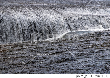 吹割の滝 127989104