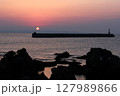 屋久島　安房より望む朝陽 127989866