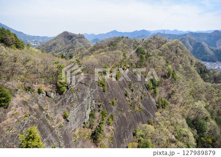 岩殿山の稚児落とし 127989879