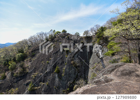 岩殿山の稚児落とし 岩殿山の稚児落とし 127989880