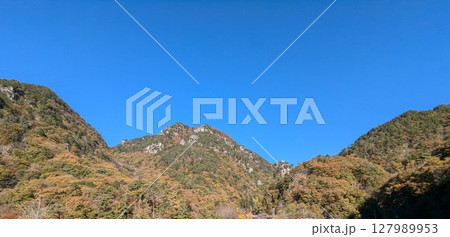 山梨県の紅葉の名所「昇仙峡」 山梨県の紅葉の名所「昇仙峡」 127989953
