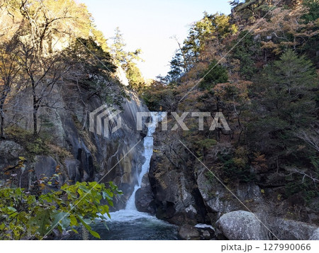 山梨県の紅葉の名所「昇仙峡」 山梨県の紅葉の名所「昇仙峡」 127990066