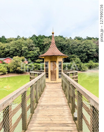 埼玉県飯能市の宮沢湖に浮かぶかわいい水遊び小屋 埼玉県飯能市の宮沢湖に浮かぶかわいい水遊び小屋 127990156