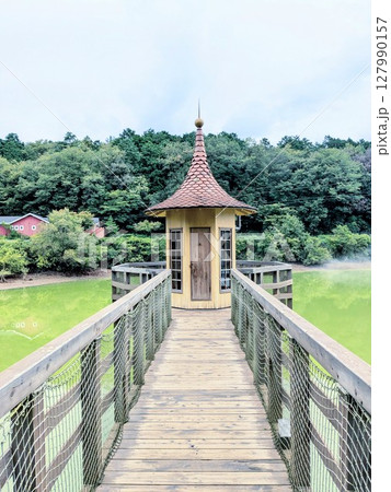 埼玉県飯能市の宮沢湖に浮かぶかわいい水遊び小屋 埼玉県飯能市の宮沢湖に浮かぶかわいい水遊び小屋 127990157