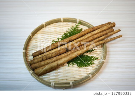 食物繊維が豊富なゴボウ	 127990335