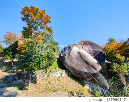 苗木城跡（秋）：馬洗岩 127990347