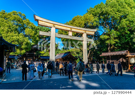 【東京都】豊かな自然に囲まれた明治神宮 127990444