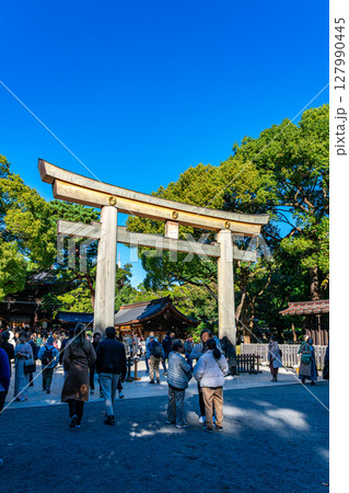 【東京都】豊かな自然に囲まれた明治神宮 127990445
