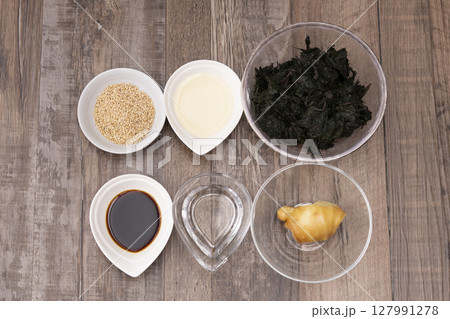 赤紫蘇のシロップを作った紫蘇がらでふりかけを作る工程 材料 127991278