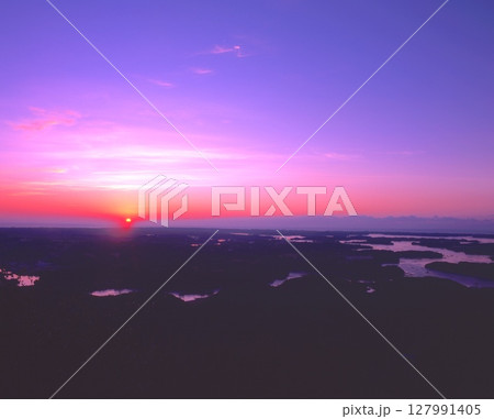 伊勢志摩・英虞湾の初日の出とリアス式海岸（横山展望台のパノラマ展望台より眺望）/伊勢志摩国立公園 127991405